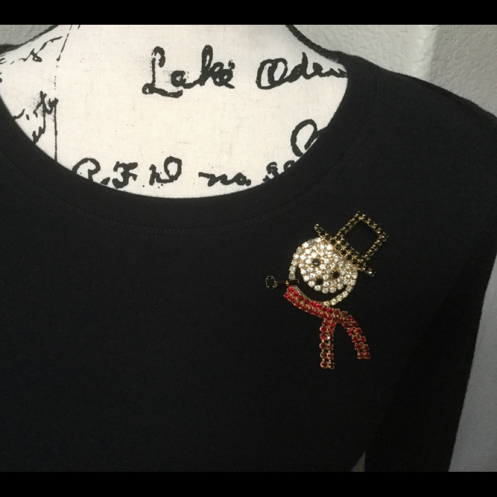 Snowman brooch